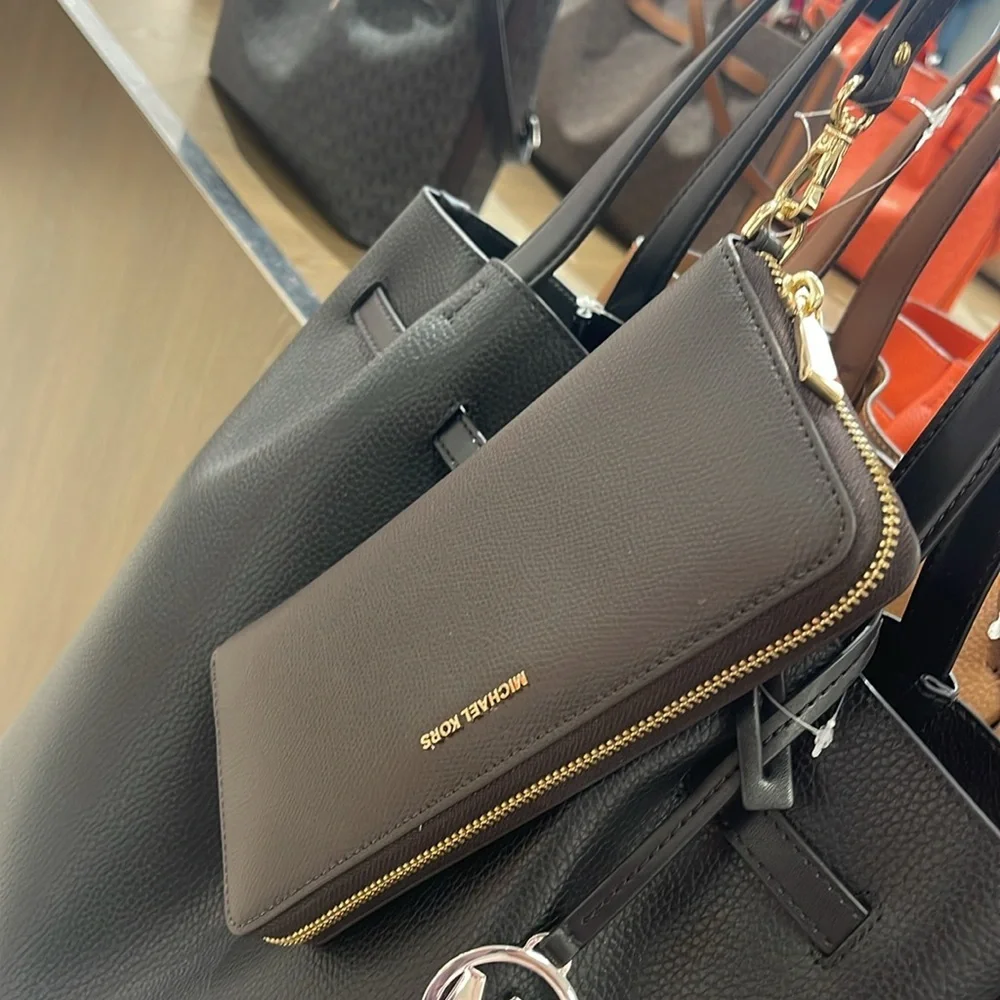 Michael Kors JST Lg Leather Continental Wallet Wristlet Phone Holder C Chocolate
